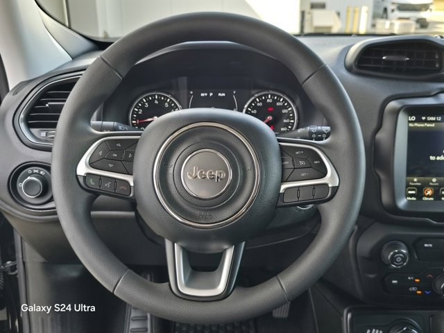 Used 2023 Jeep Renegade Latitude image 20