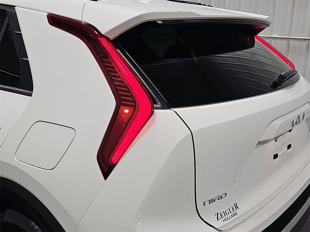 Used 2024 Kia Niro LX image 33