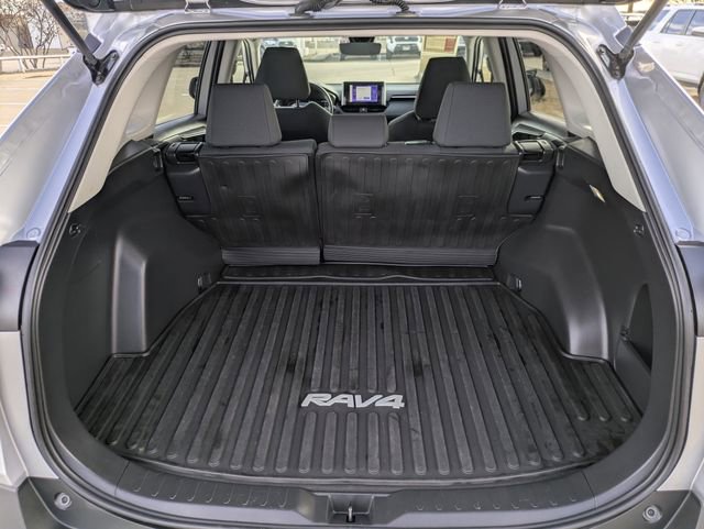 Used 2023 Toyota RAV4 LE image 27
