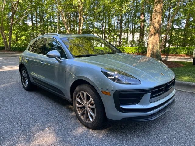 Used 2025 Porsche Macan AWD/4WD image 2