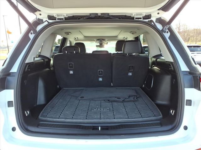 Used 2022 Jeep Grand Cherokee Limited 4xe w/ Luxury Tech Group II image 5