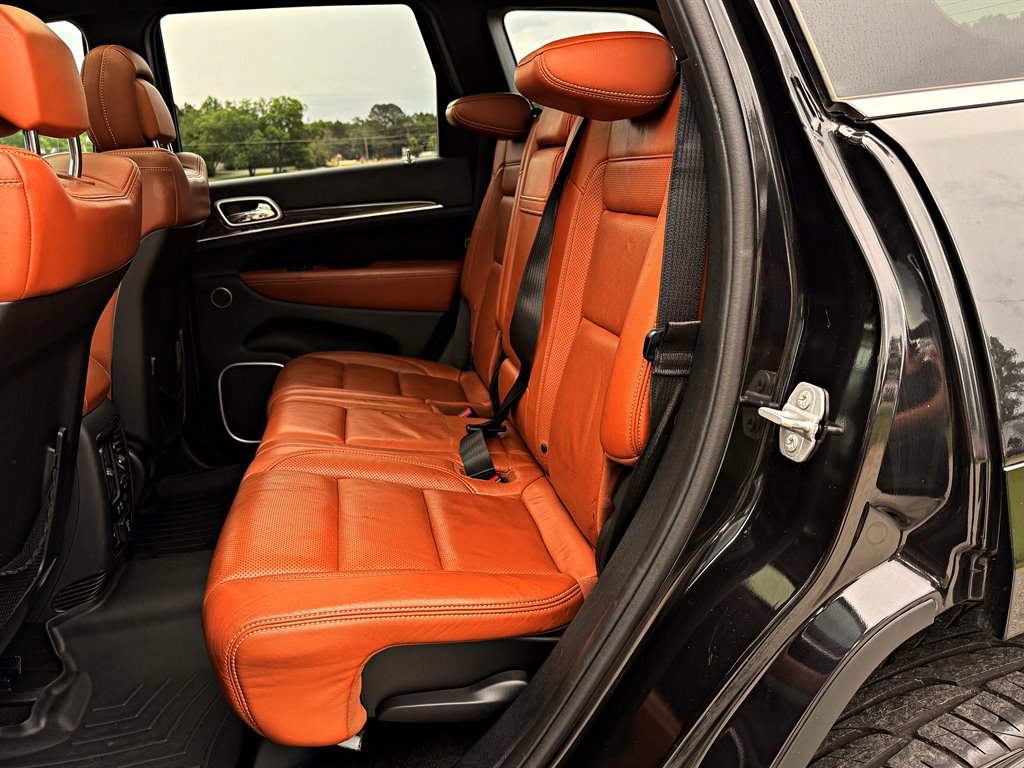 Used 2015 Jeep Grand Cherokee SRT AWD/4WD image 10