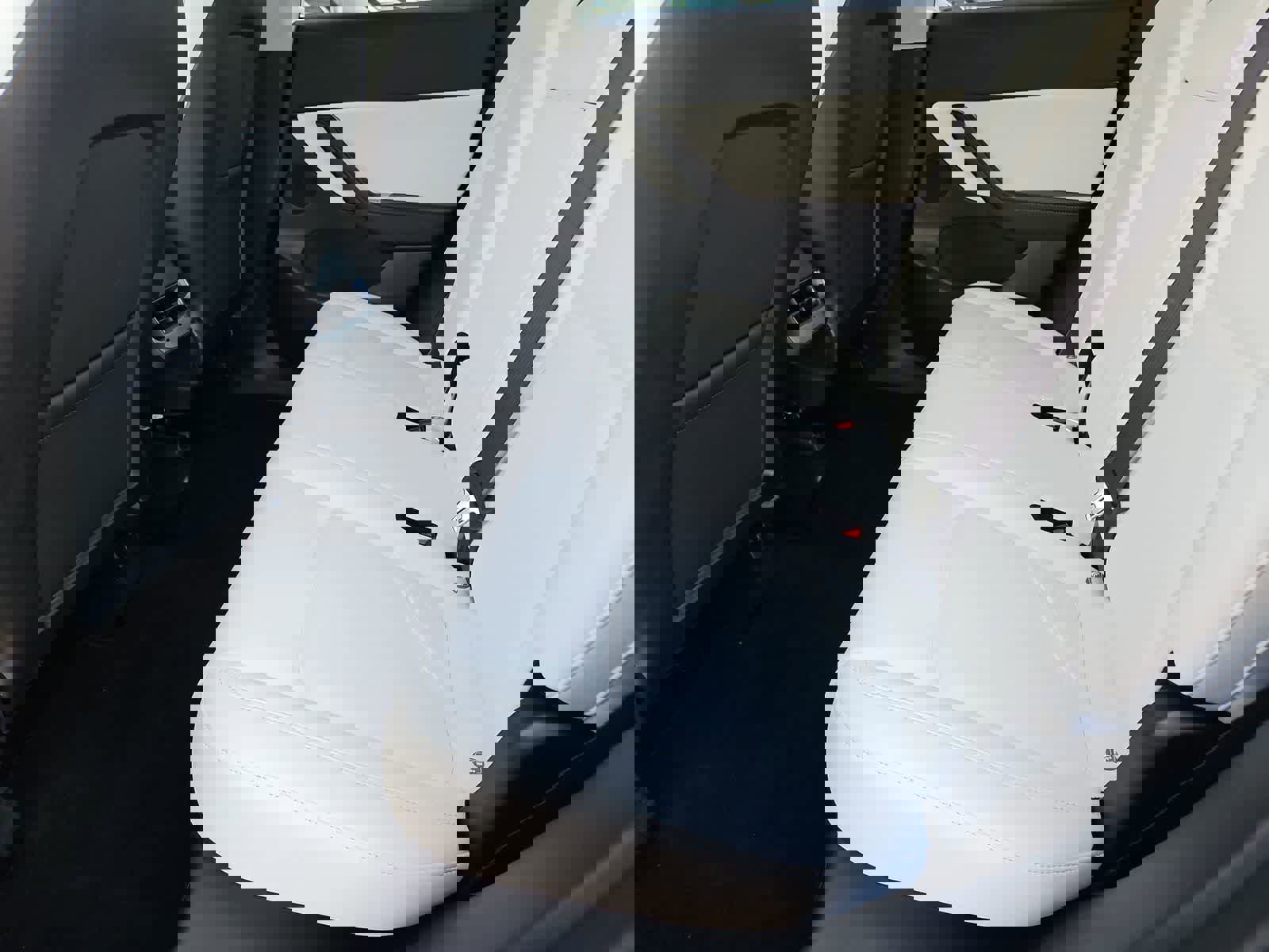 Used 2020 Tesla Model Y Long Range image 18