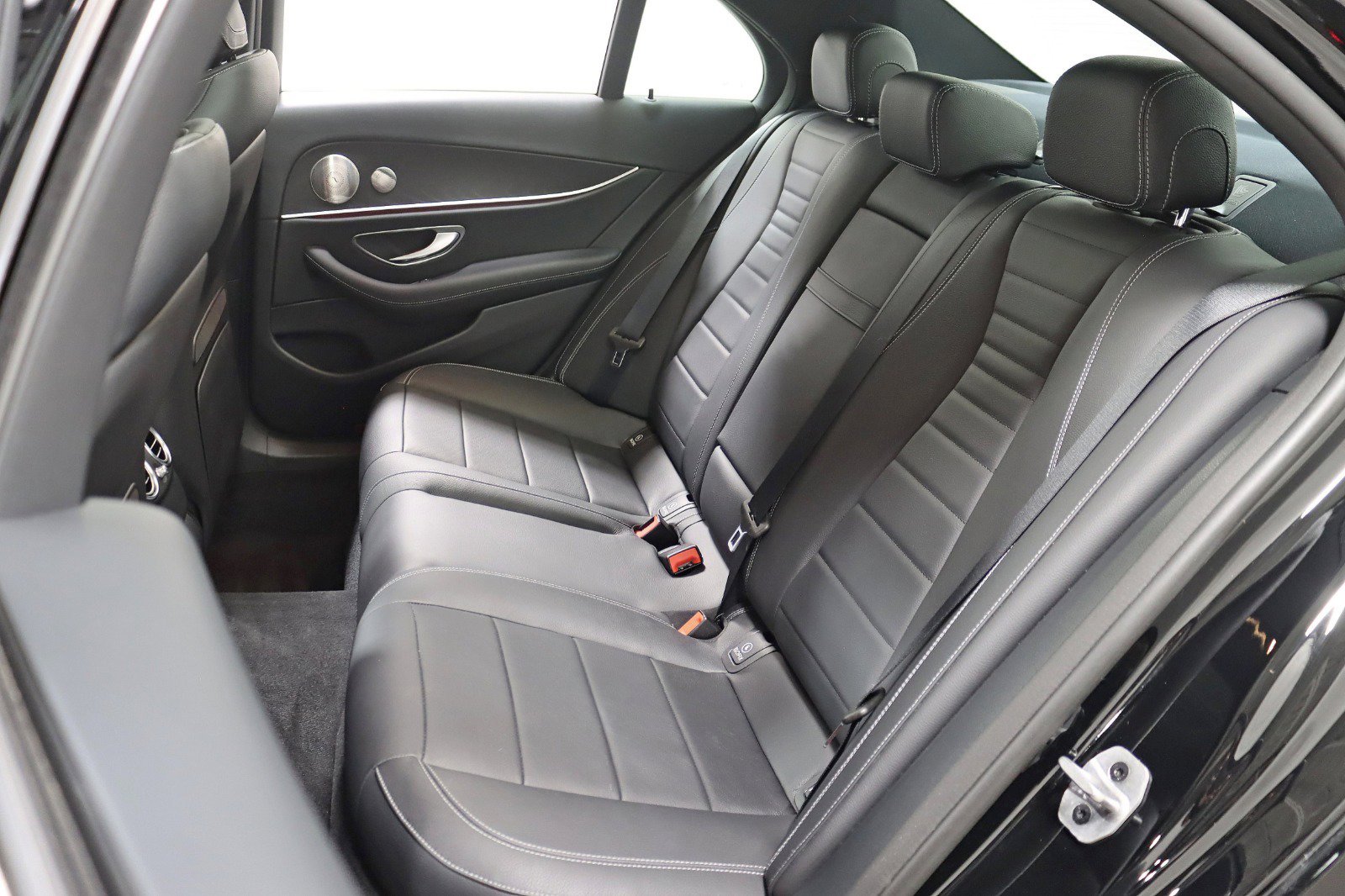 Used 2022 Mercedes-Benz E 450 4MATIC Sedan w/ Driver Assistance Package image 33