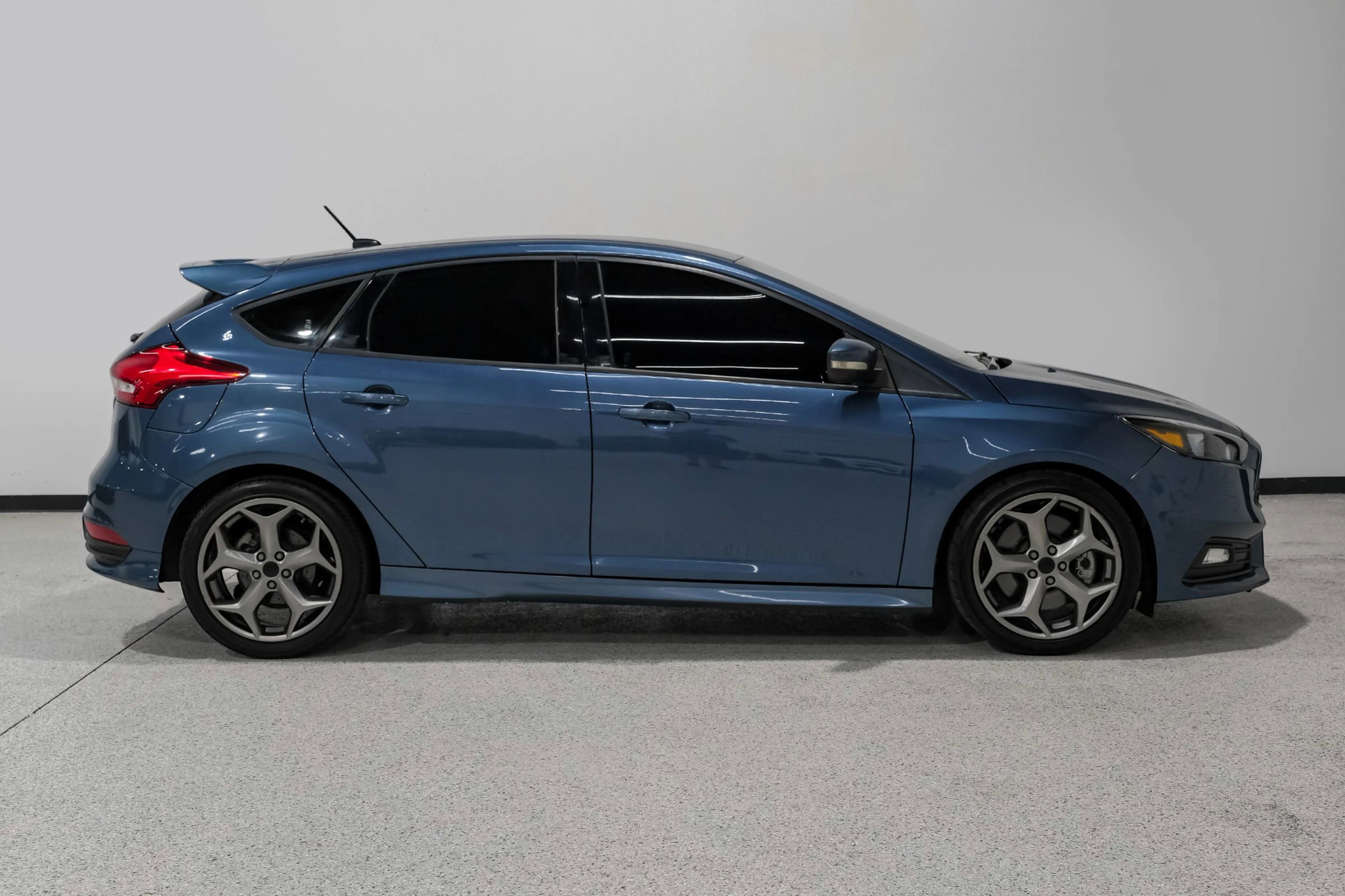 Used 2018 Ford Focus ST image 5