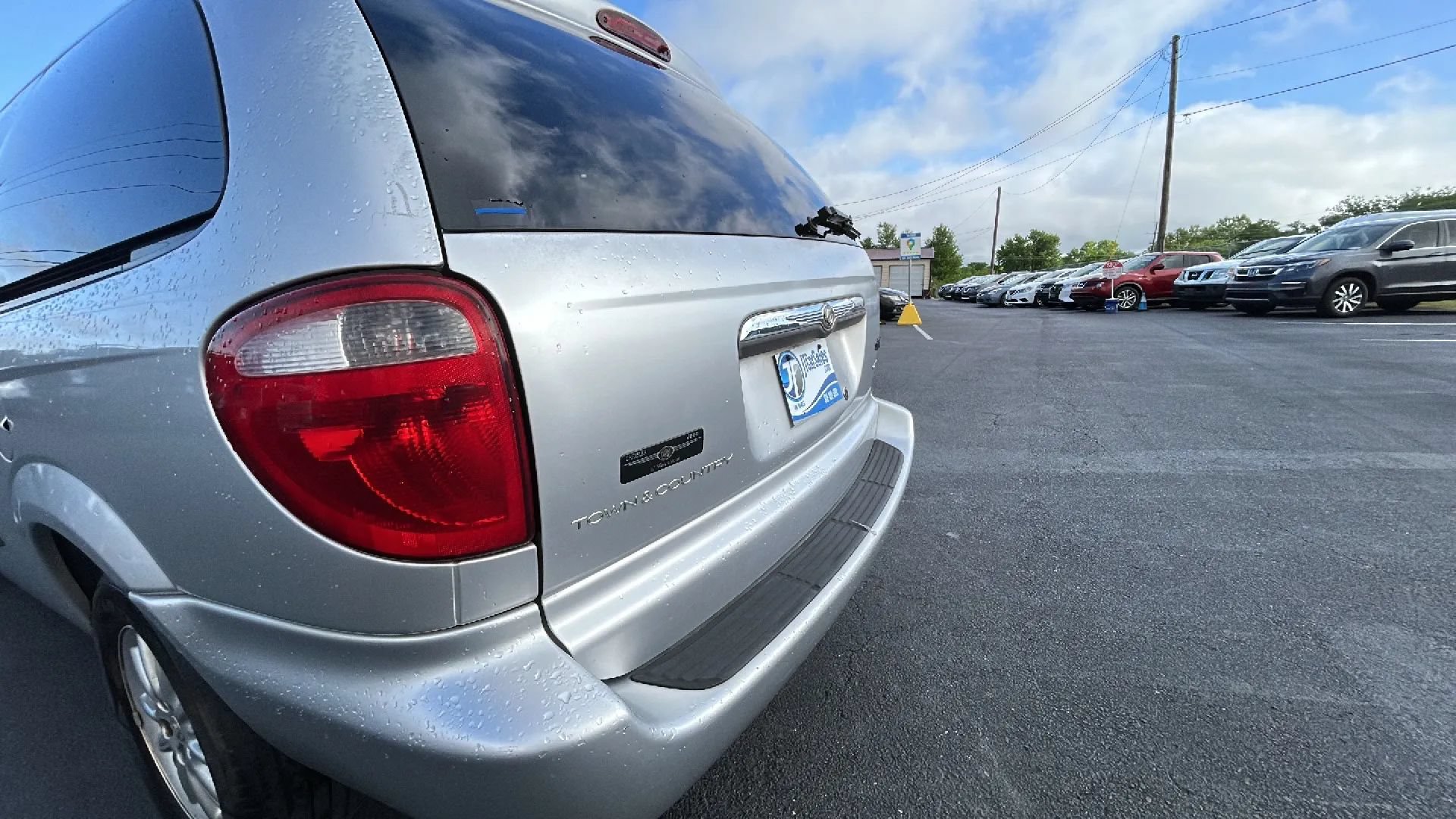 Used 2004 Chrysler Town & Country Touring FWD image 20