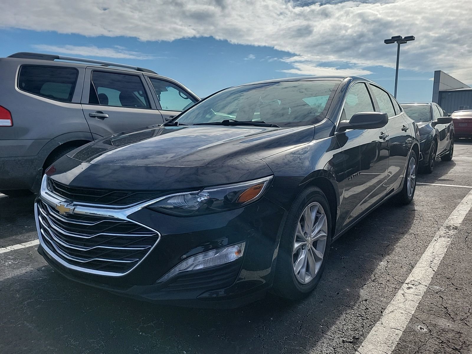 Used 2020 Chevrolet Malibu LT image 2