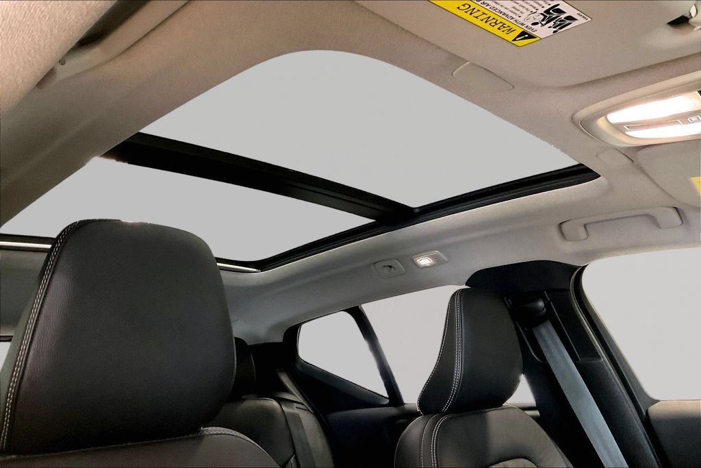 Certified 2024 Volvo XC40 B5 Core AWD/4WD image 28