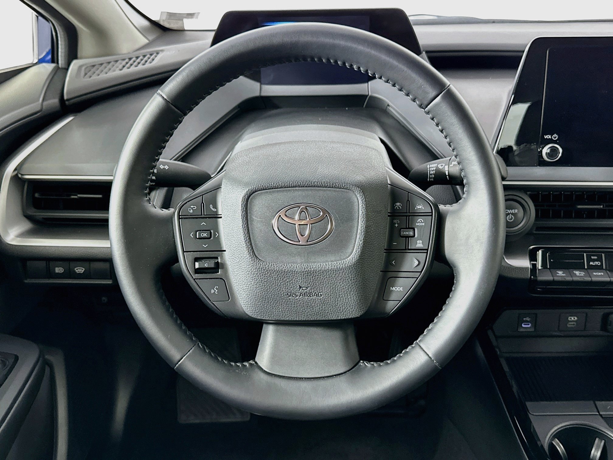 Used 2025 Toyota Prius LE FWD image 18