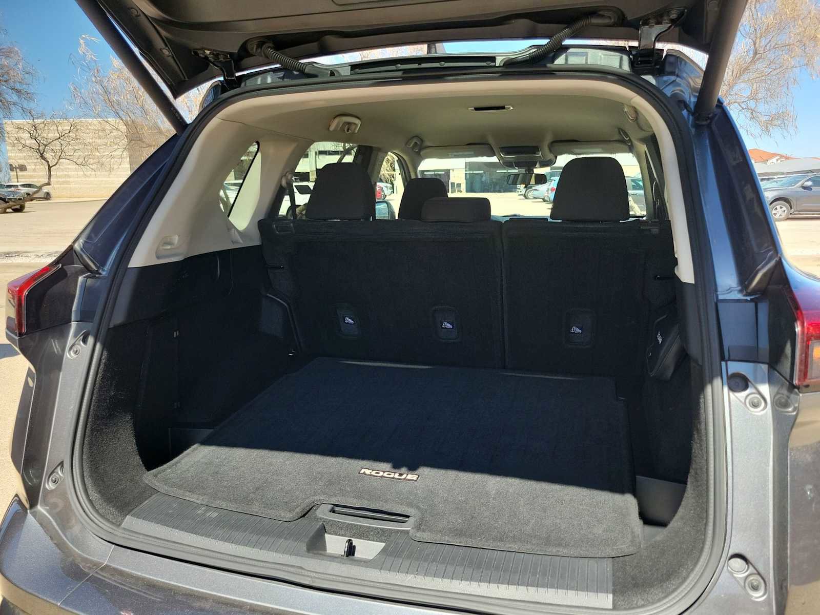 Used 2024 Nissan Rogue SV image 23