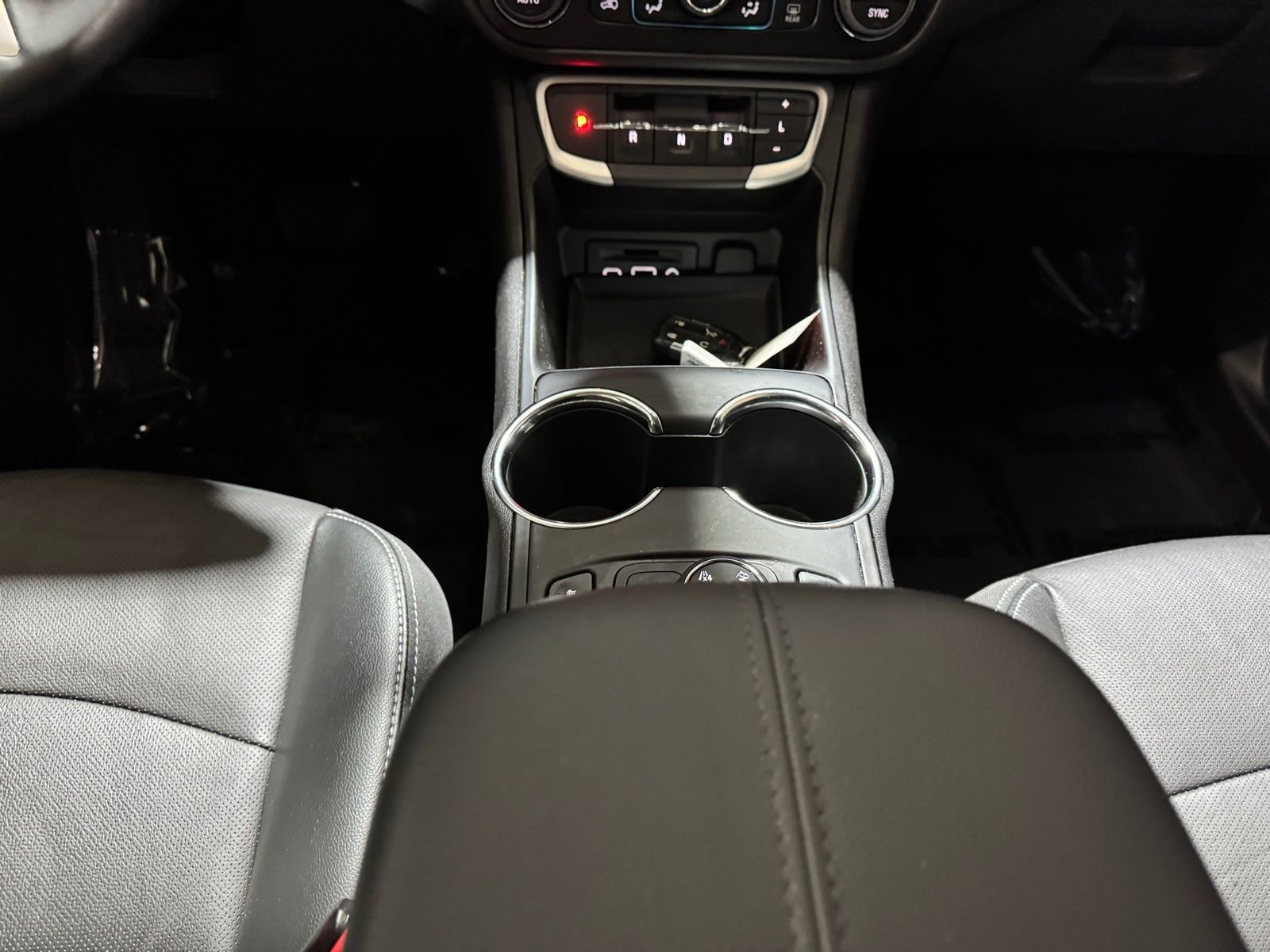 Used 2023 GMC Terrain SLT image 17