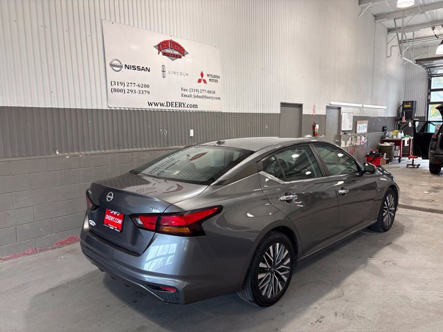 Used 2024 Nissan Altima 2.5 SV FWD image 3