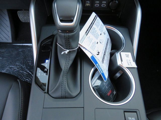 New 2025 Toyota Highlander XLE image 28