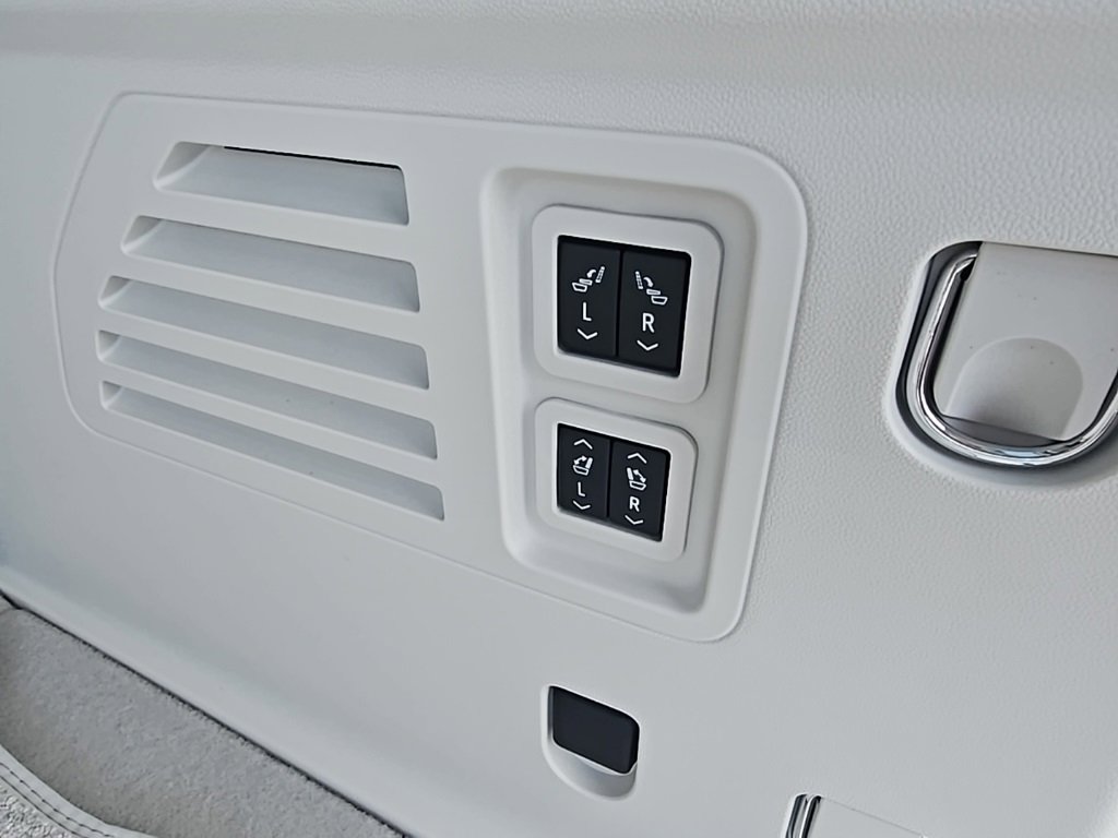 New 2026 Buick Enclave Avenir w/ Super Cruise Package image 9