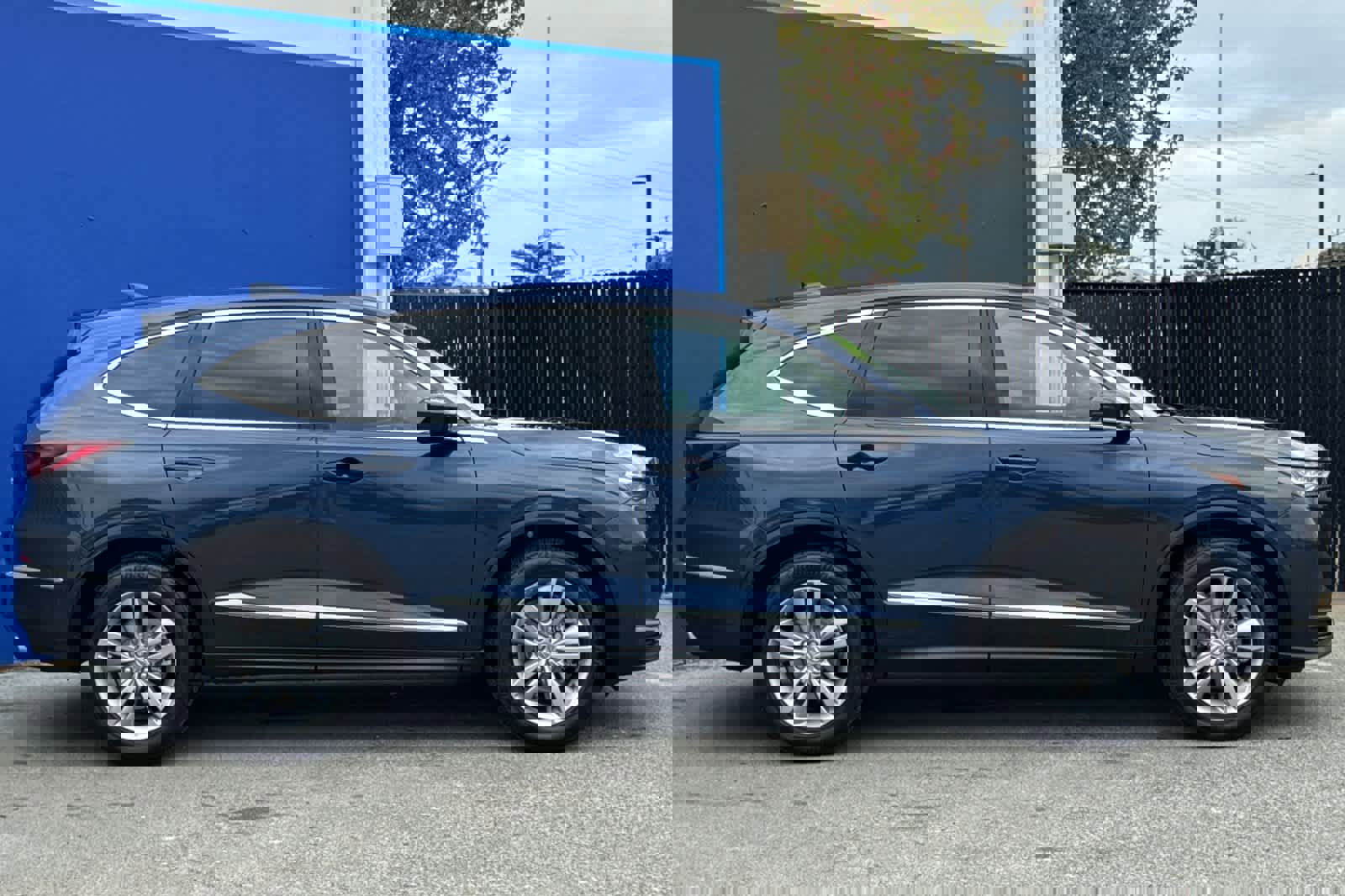 Used 2025 Acura MDX SH-AWD image 2