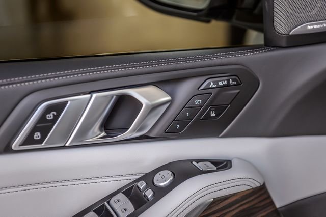 Used 2023 BMW X7 xDrive40i w/ M Sport Package image 60