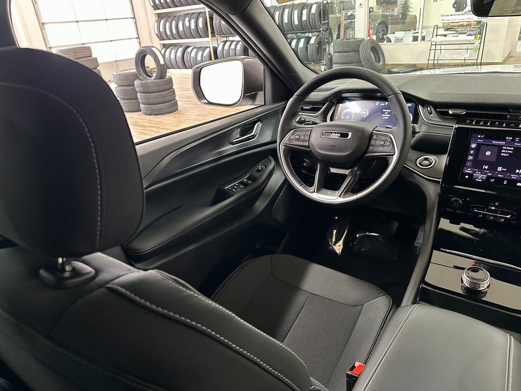 New 2026 Jeep Grand Cherokee Laredo X AWD/4WD image 15