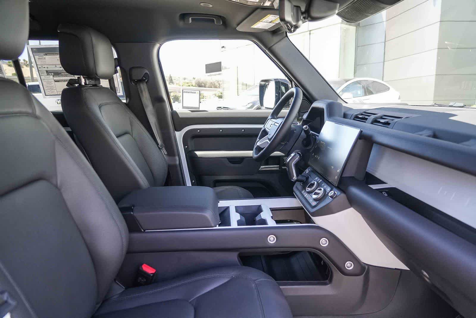 New 2026 Land Rover Defender 110 X-Dynamic SE AWD/4WD image 17