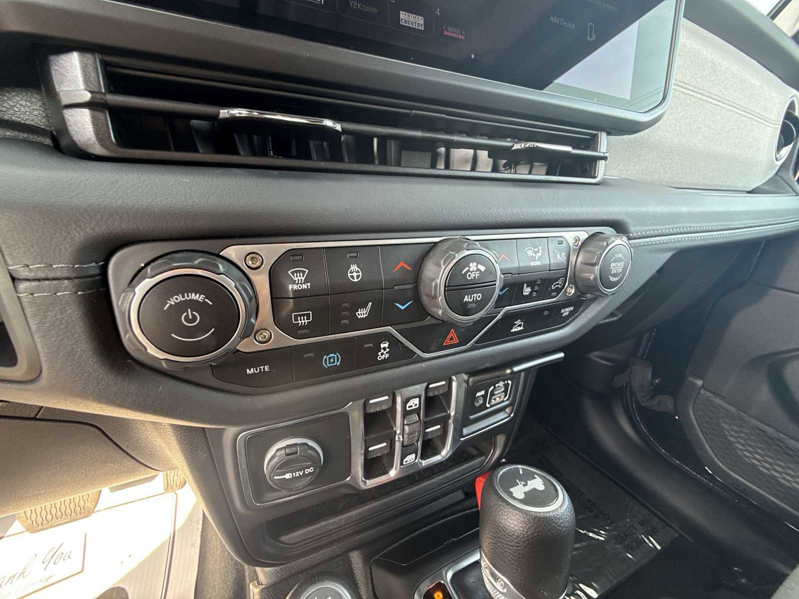 Used 2025 Jeep Wrangler Unlimited Sahara AWD/4WD image 16