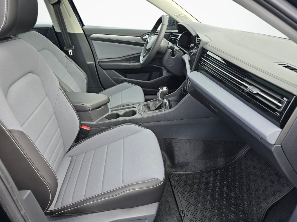 New 2026 Volkswagen Jetta SE FWD image 42