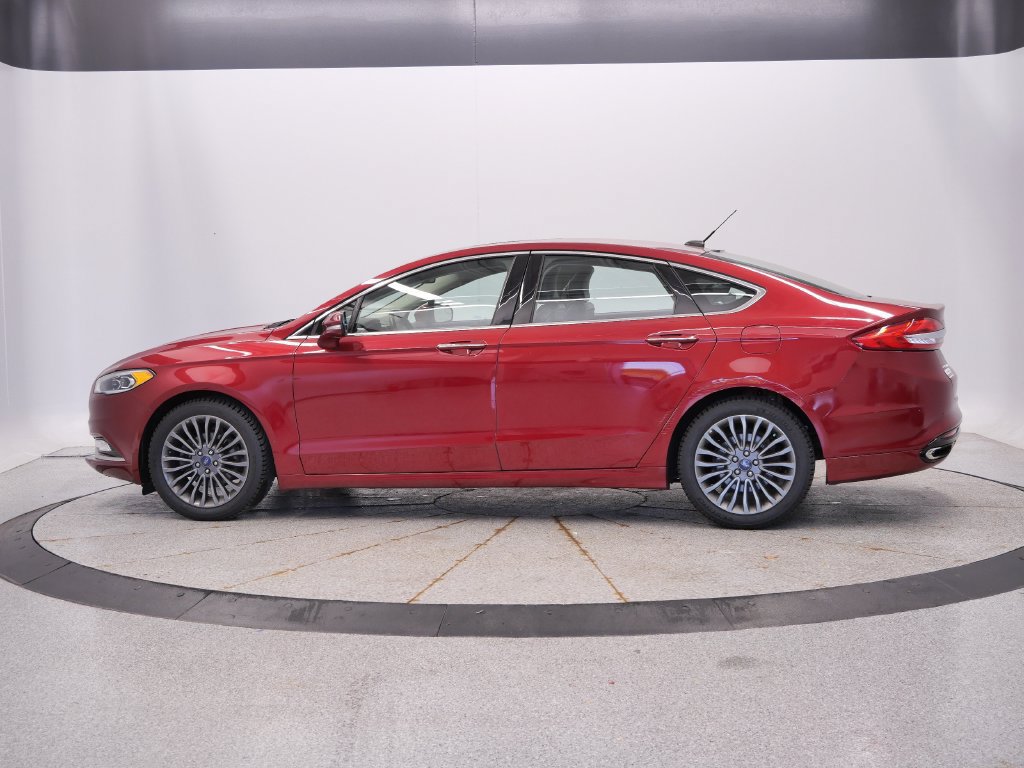 Used 2017 Ford Fusion SE w/ Fusion SE Technology Package FWD image 2