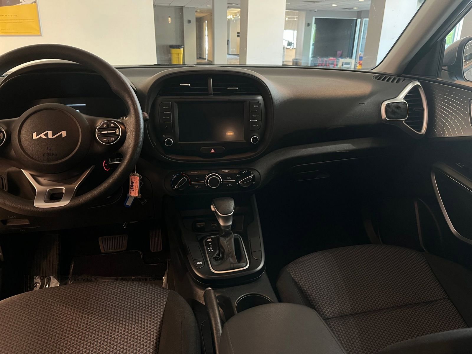 Used 2025 Kia Soul LX w/ LX Technology Package FWD image 34