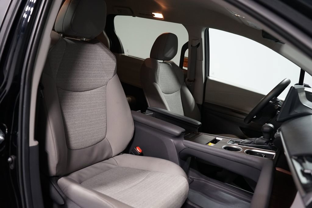 Certified 2024 Toyota Sienna LE image 27