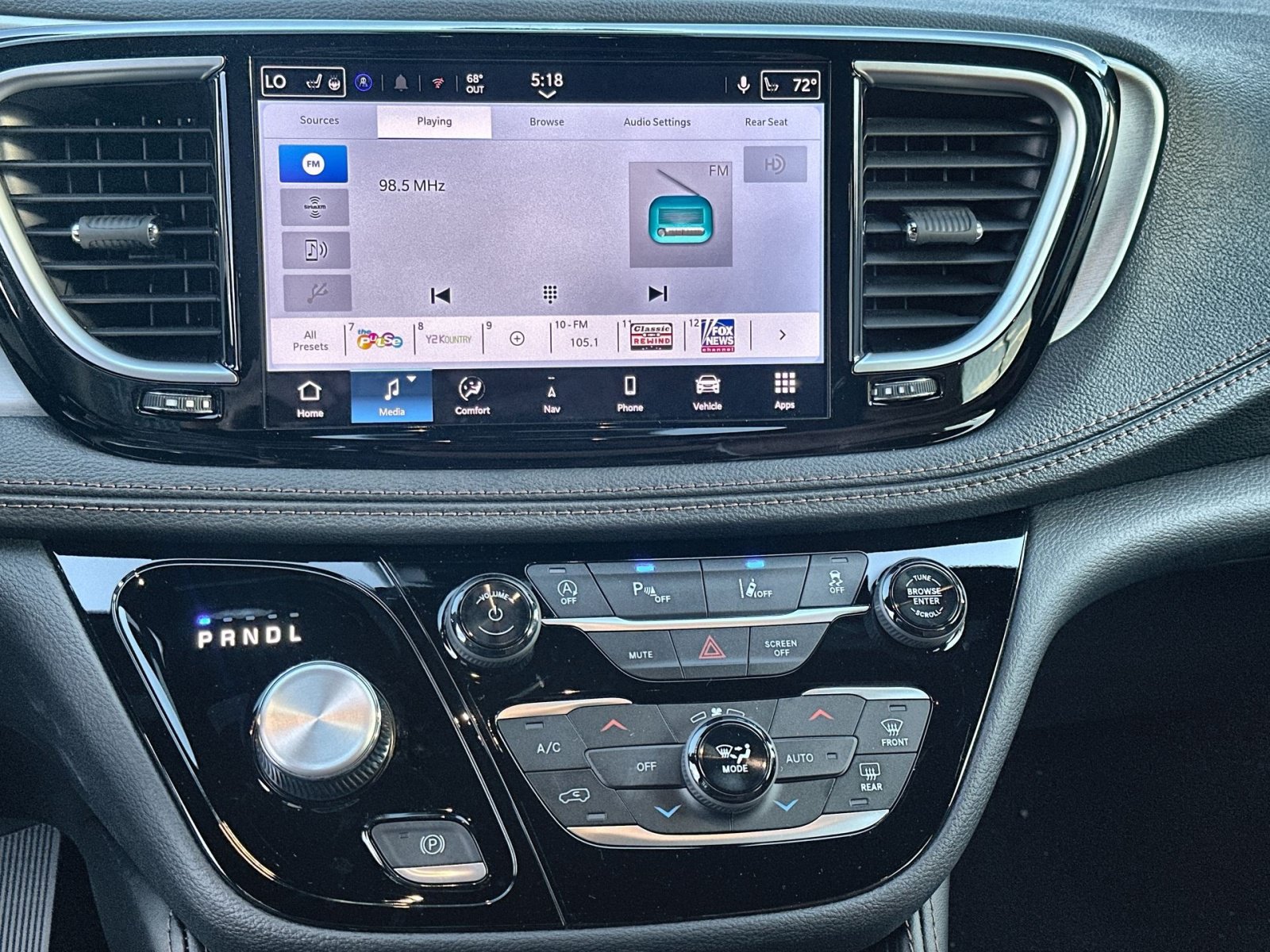 New 2026 Chrysler Pacifica Pinnacle FWD image 18