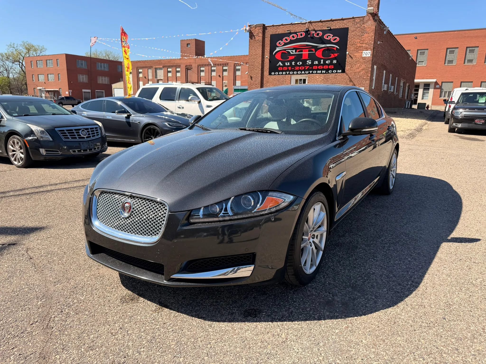 Used 2015 Jaguar XF Premium RWD image 2
