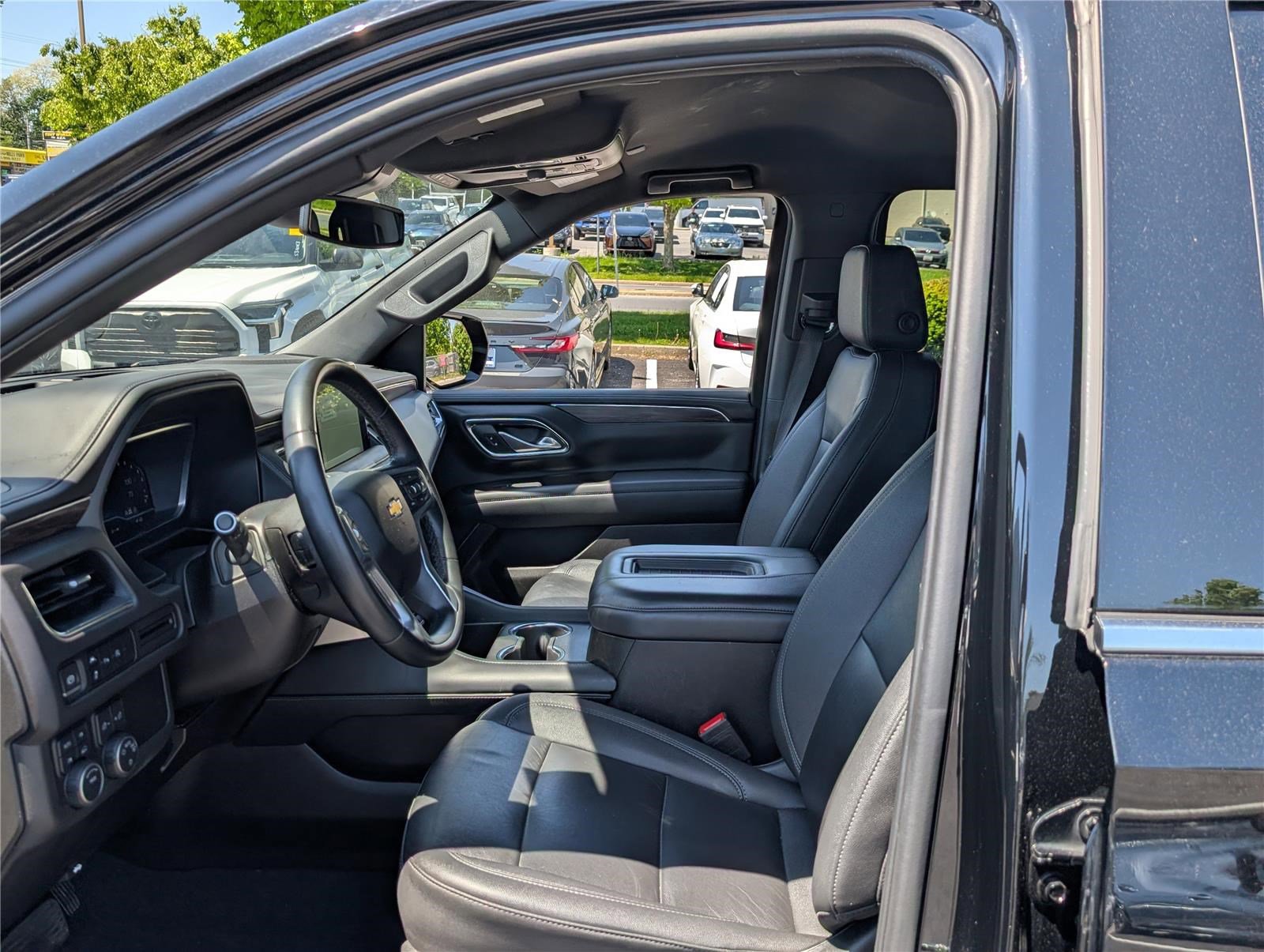 Used 2023 Chevrolet Suburban LT AWD/4WD image 17