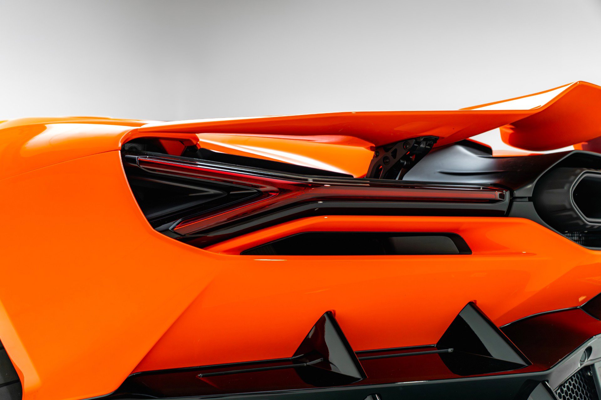 Used 2024 Lamborghini Revuelto AWD/4WD image 34