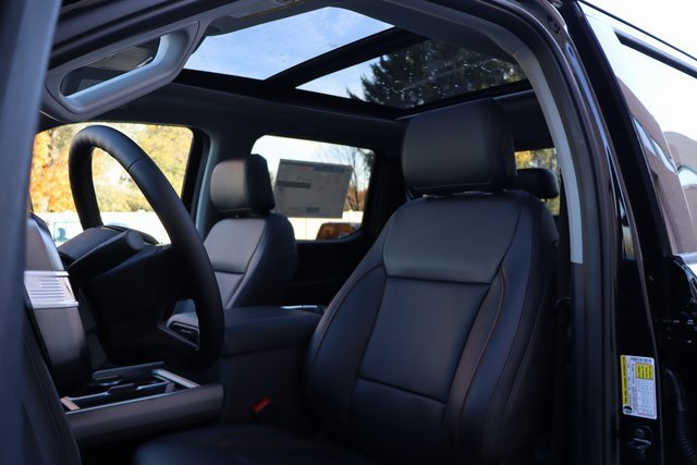 New 2026 Ford F250 Lariat w/ Black Appearance Package image 4