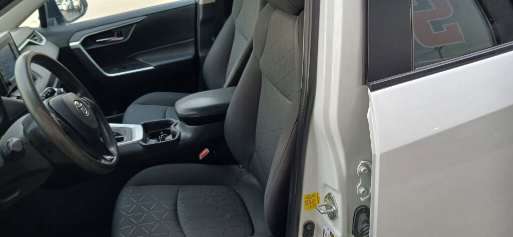 Used 2020 Toyota RAV4 XLE image 6