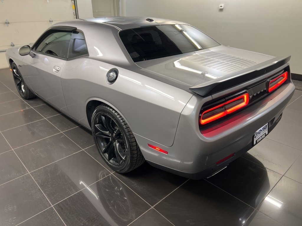 Used 2016 Dodge Challenger SXT w/ Blacktop Package image 4