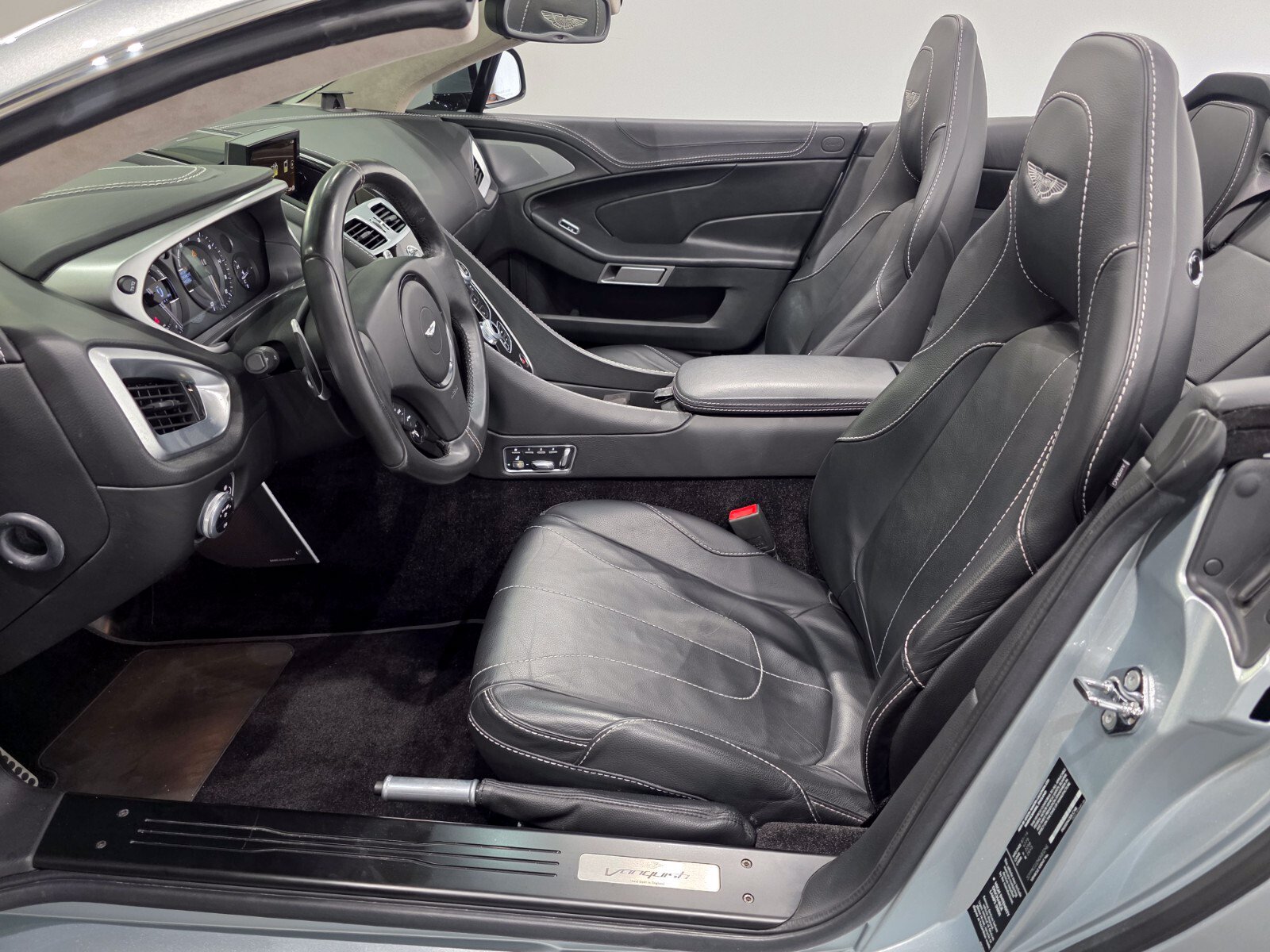 Used 2017 Aston Martin Vanquish Volante RWD image 27