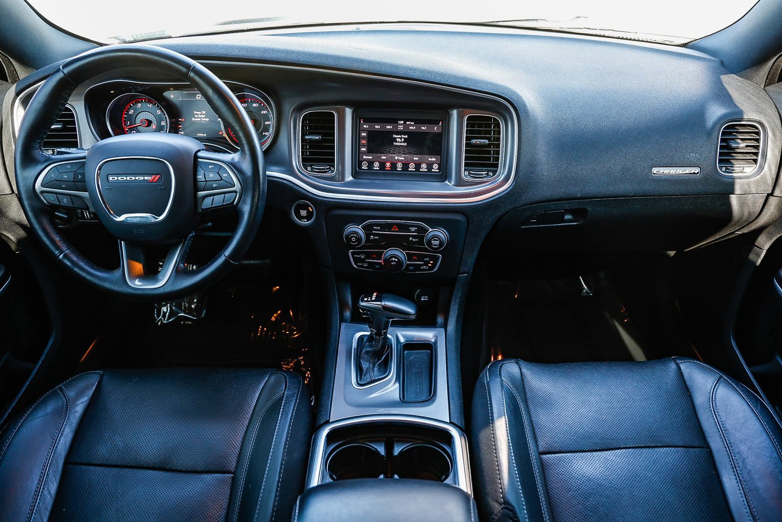 Used 2019 Dodge Charger SXT w/ Leather Interior Group image 10