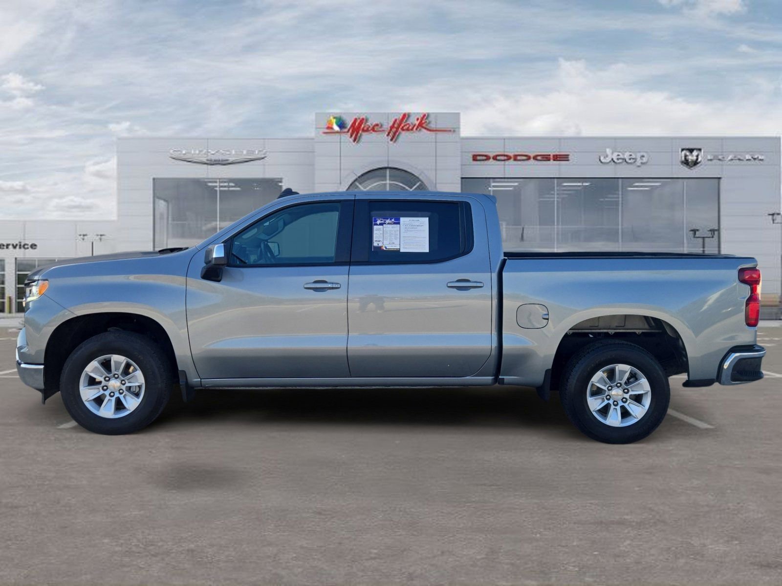 Used 2025 Chevrolet Silverado 1500 LT RWD image 2