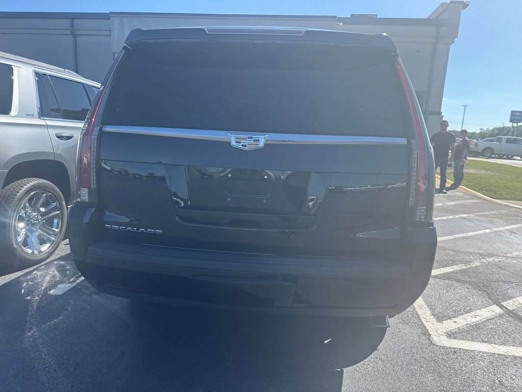 Used 2017 Cadillac Escalade Premium Luxury AWD/4WD image 5