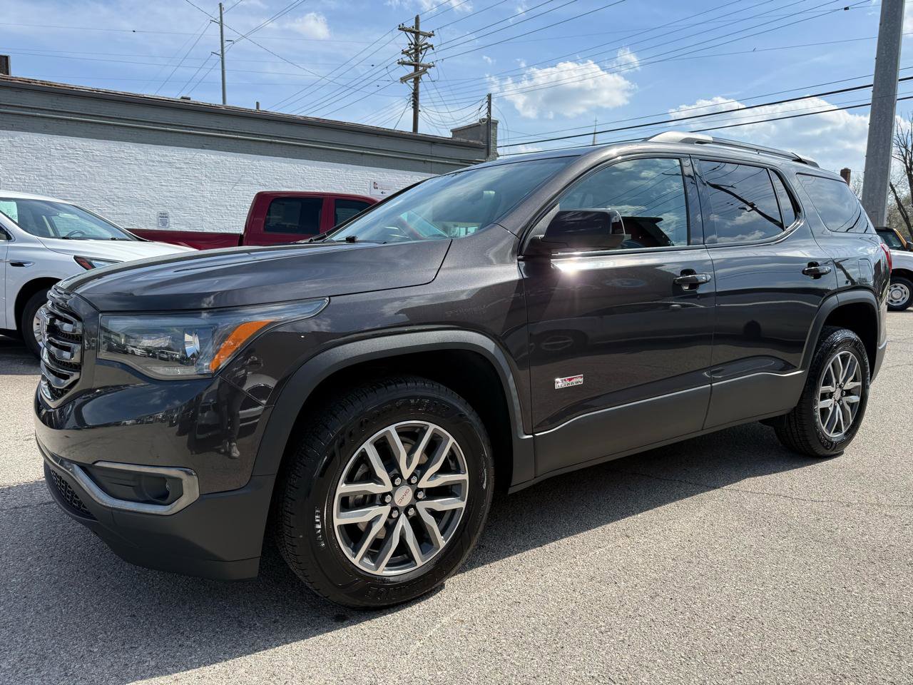 Used 2017 GMC Acadia SLE w/ Driver Alert Package I AWD/4WD image 2