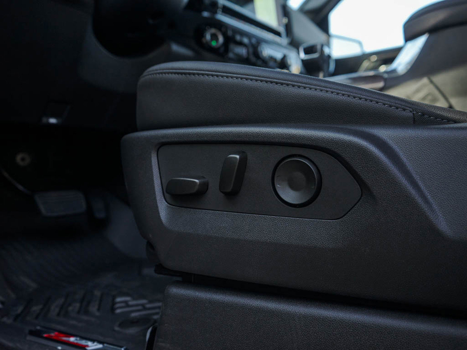 New 2025 Chevrolet Silverado 1500 LTZ image 18