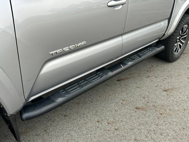 Used 2021 Toyota Tacoma TRD Sport AWD/4WD image 16