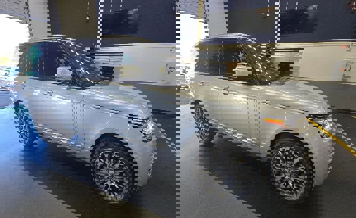 Used 2015 Land Rover Range Rover Supercharged image 1