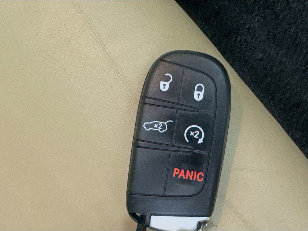 Used 2022 Jeep Grand Cherokee Limited image 39