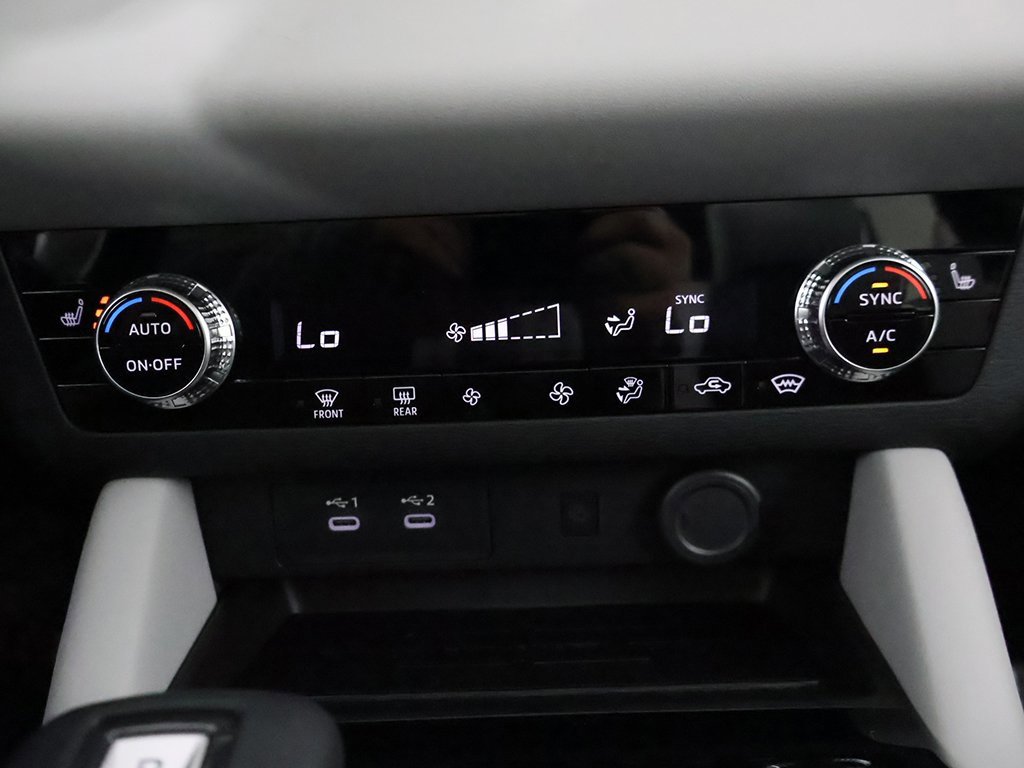 New 2025 Mitsubishi Outlander SE image 49