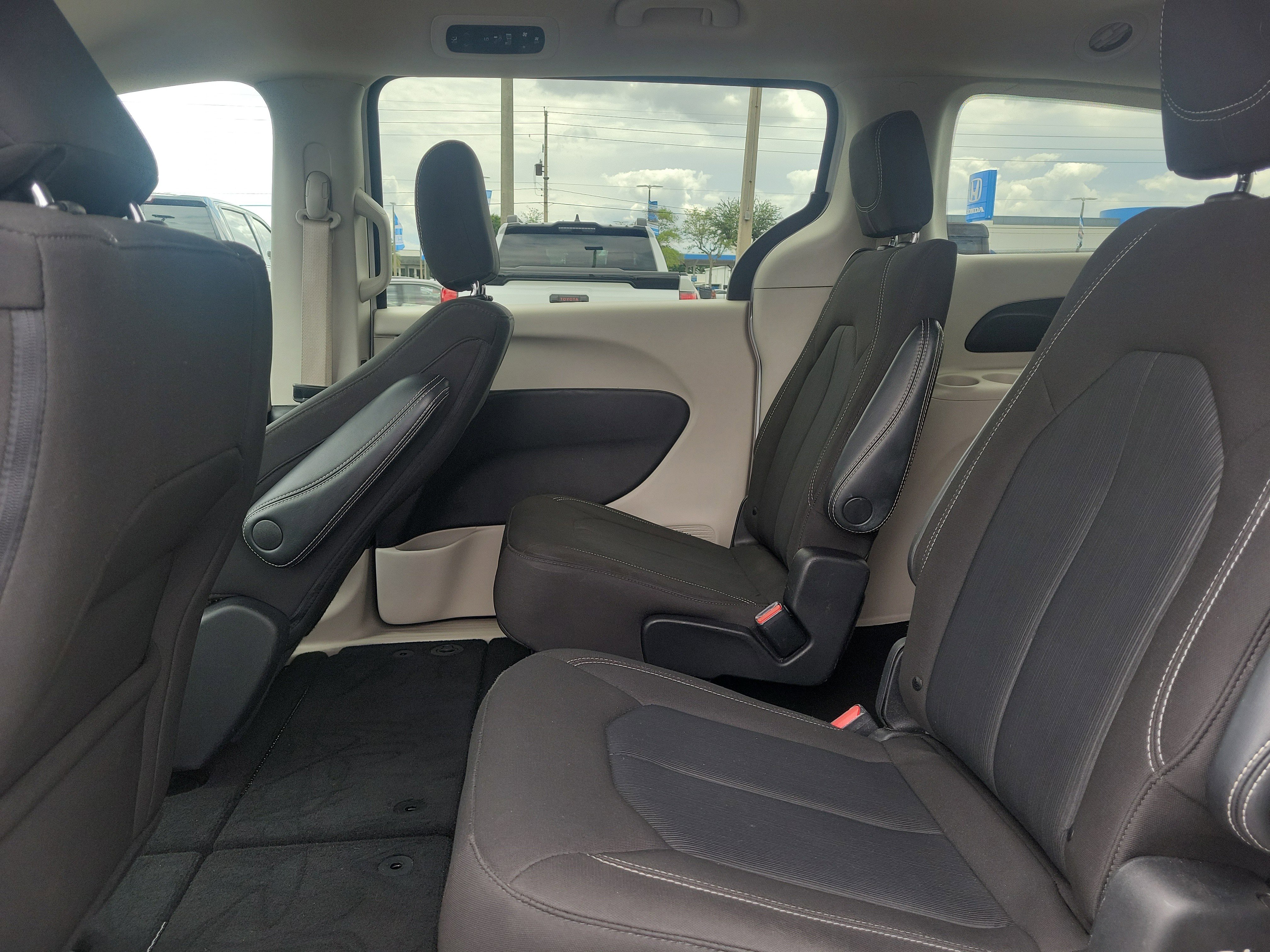 Used 2023 Chrysler Voyager LX FWD image 15
