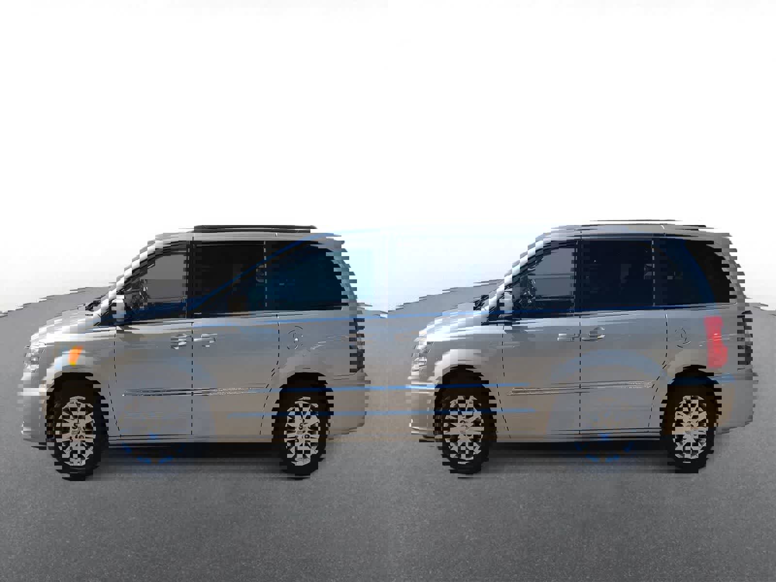 Used 2013 Chrysler Town & Country Touring image 5