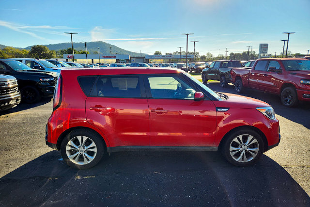 Used 2016 Kia Soul + FWD image 26