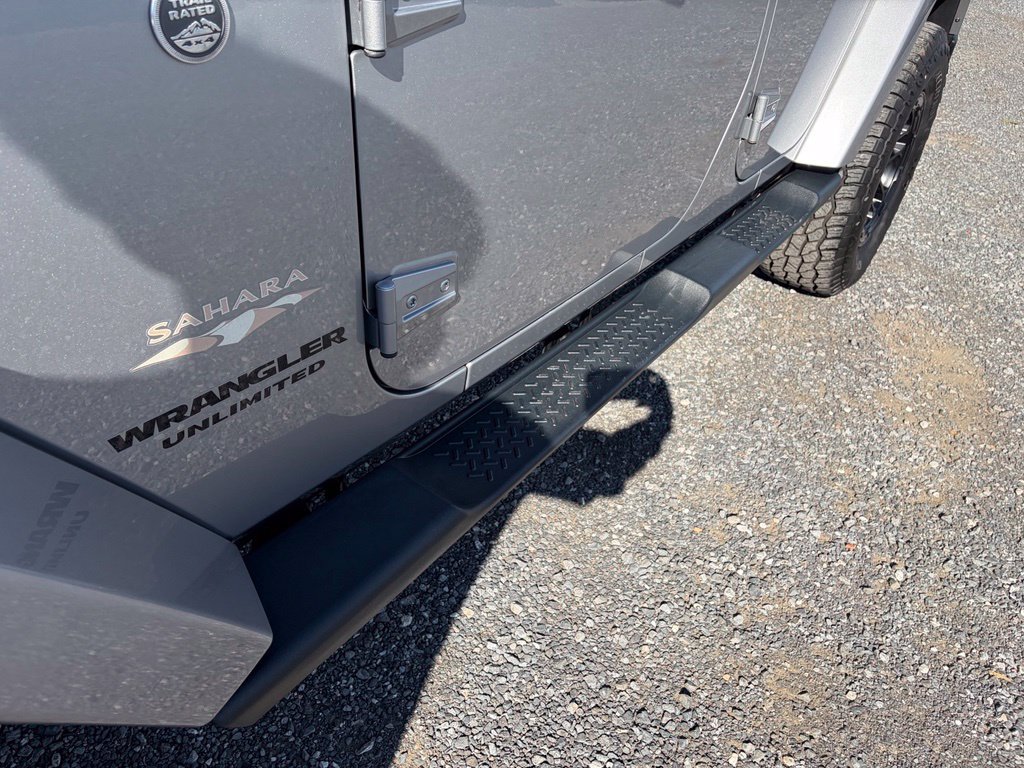 Used 2014 Jeep Wrangler Unlimited Sahara w/ Connectivity Group AWD/4WD image 13