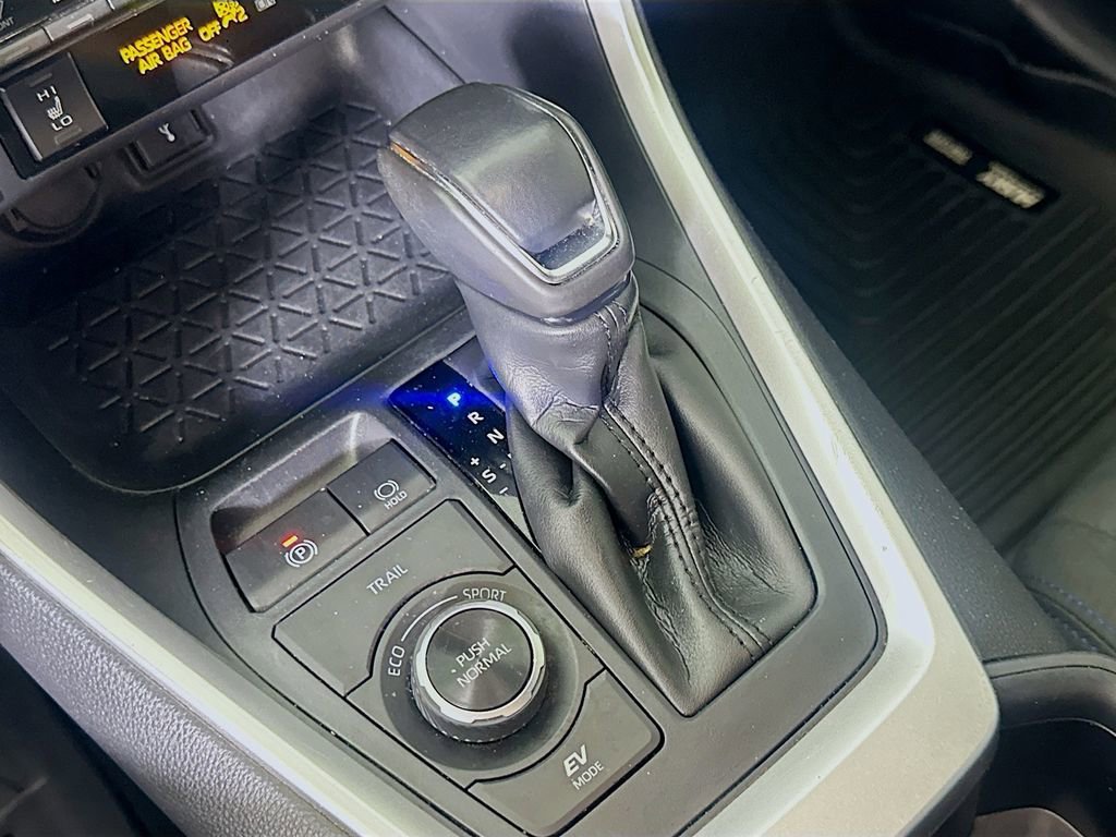 Used 2022 Toyota RAV4 SE w/ Convenience Package image 29