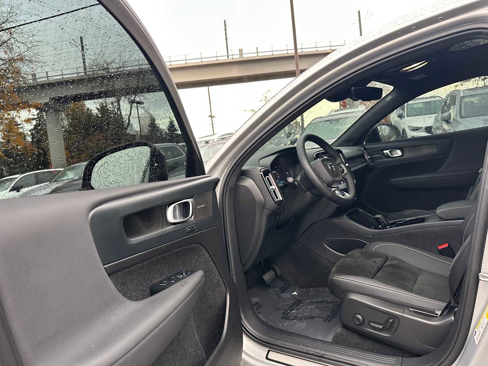 Certified 2023 Volvo C40 P8 Recharge Ultimate image 20